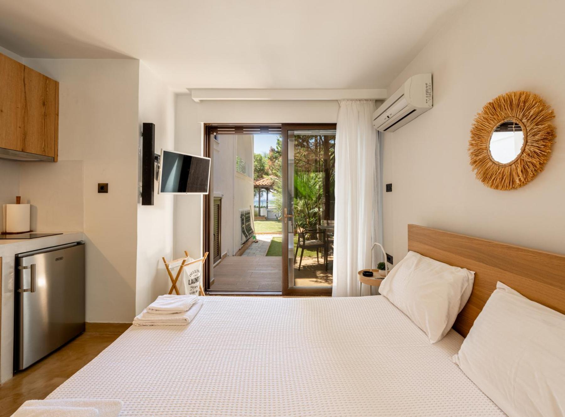 Alkis Guest House By Aegiankazarte Kapotidhes Bagian luar foto