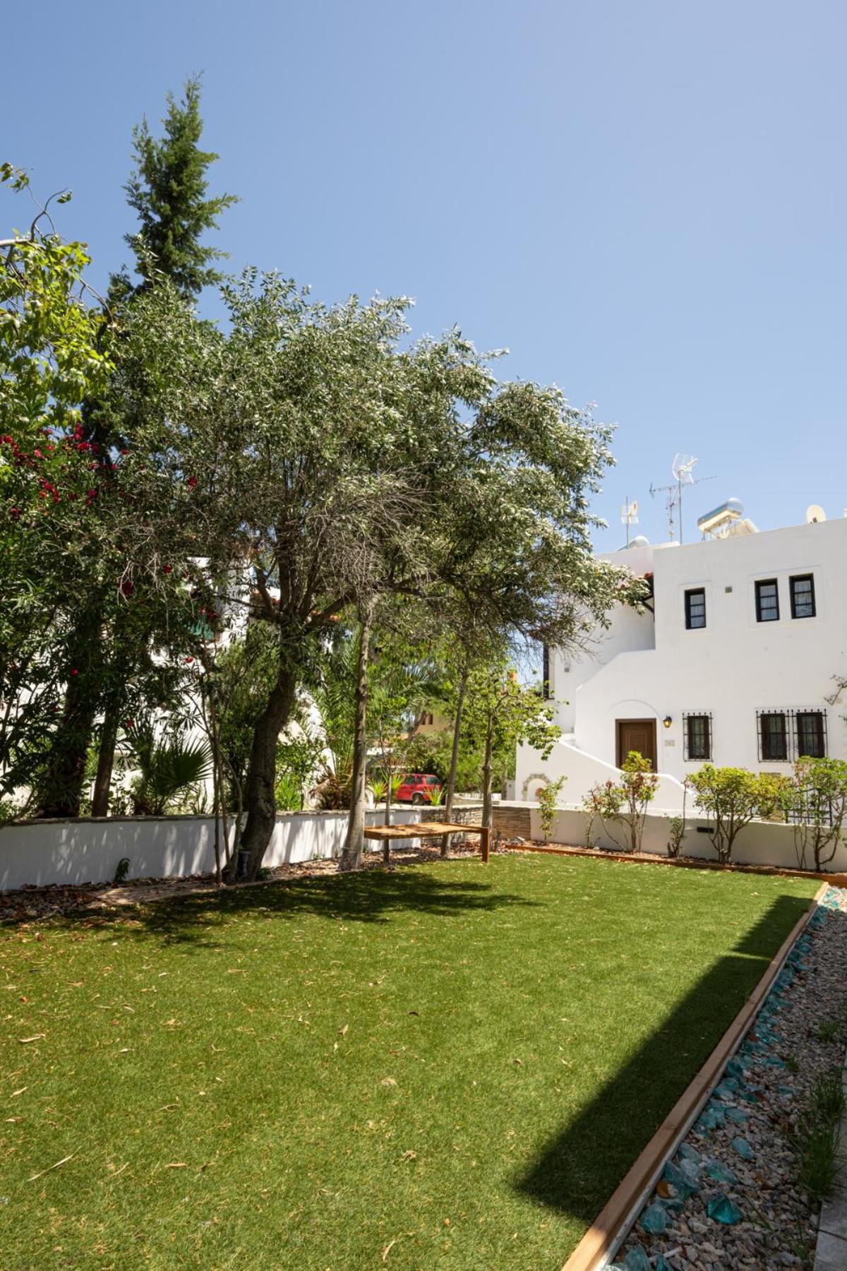 Alkis Guest House By Aegiankazarte Kapotidhes Bagian luar foto