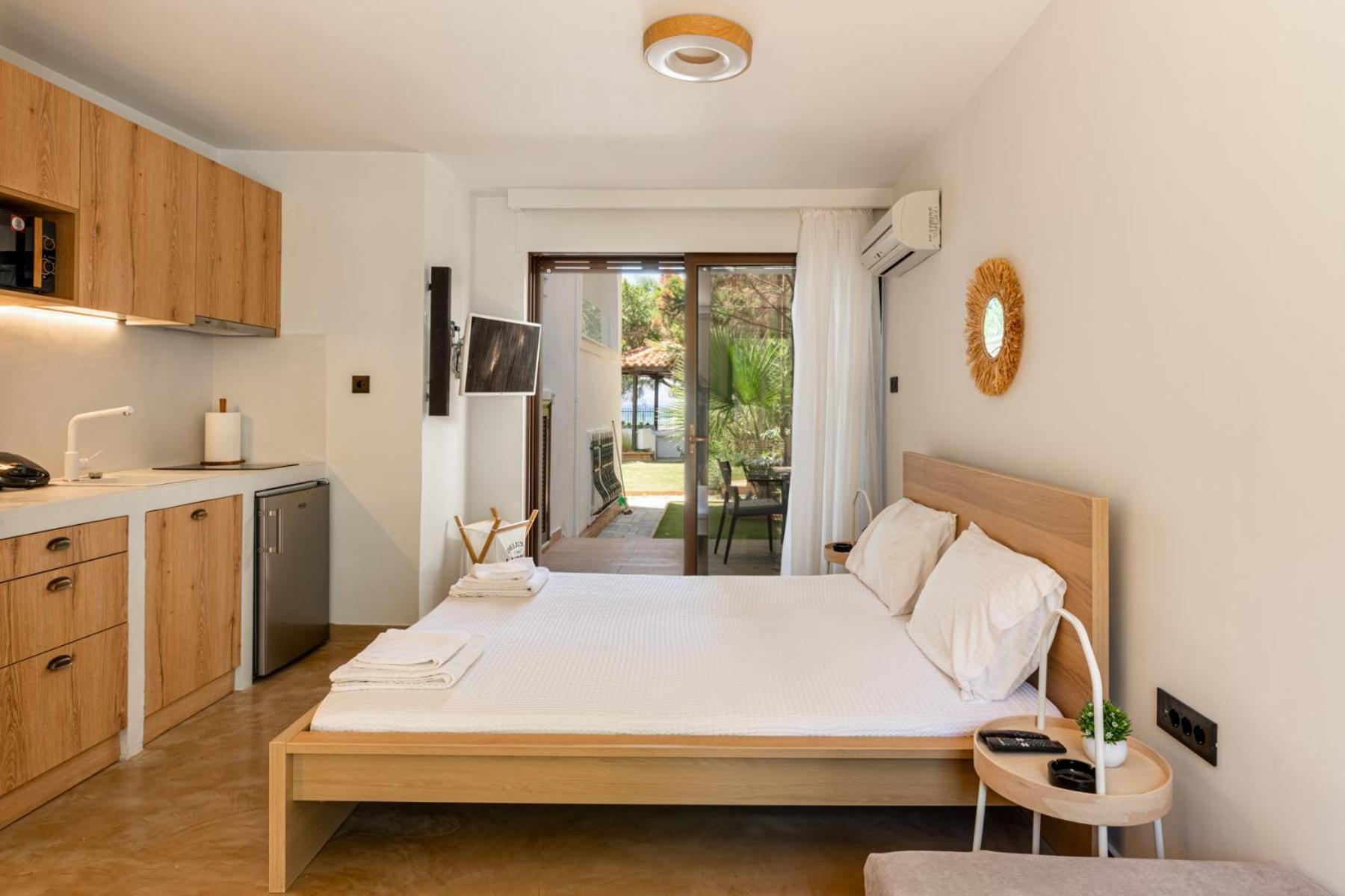 Alkis Guest House By Aegiankazarte Kapotidhes Bagian luar foto